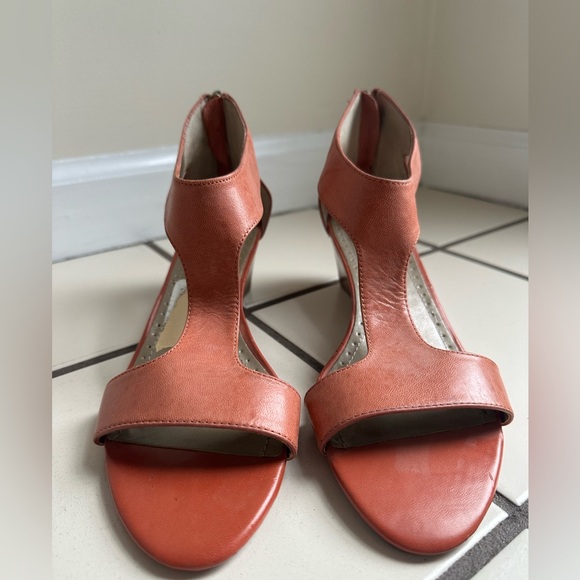 Adrienne Vittadini Peach Sandals- Size 7.5 - Picture 3 of 12